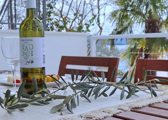 House Rosemary בית נופש קומרנה