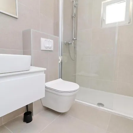 House Rosemary * كومارنا