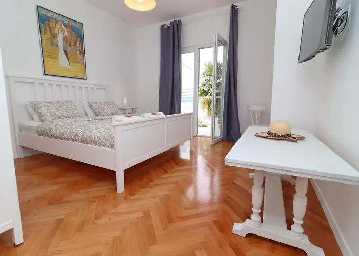 House Rosemary * Komarna