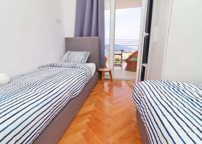 House Rosemary Komarna